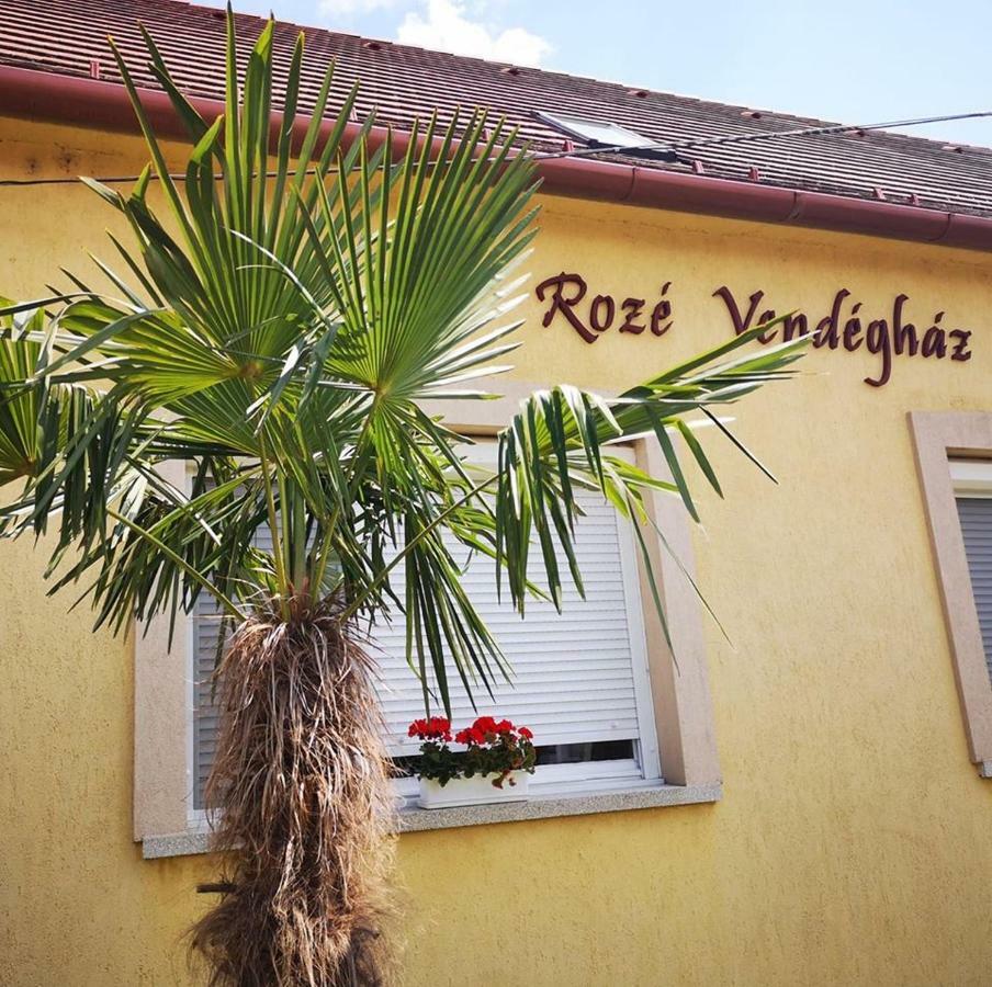 מלון Villány Roze Vendeghaz מראה חיצוני תמונה